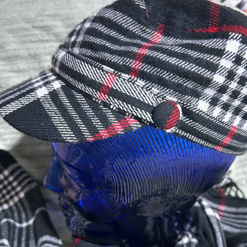 NWOT-Plaid Black/ Red cashmere Scarf and Cap Set - Picture 8 of 8